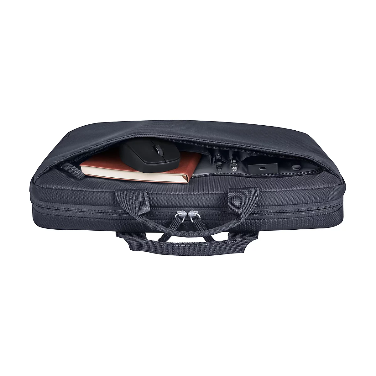 Eine dunkelblaue Aktentasche mit geöffnetem Reißverschluss, die einen schwarzen Laptop-Maus, ein Notizbuch und verschiedene Kabel zeigt.