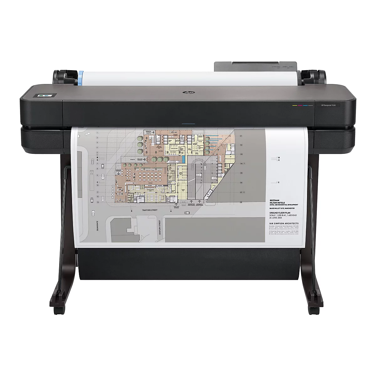 Une grande imprimante noire HP DesignJet T630 imprime un plan de masse d'un hôtel. Le papier est éjecté de l'imprimante sur un support avec des rouleaux.