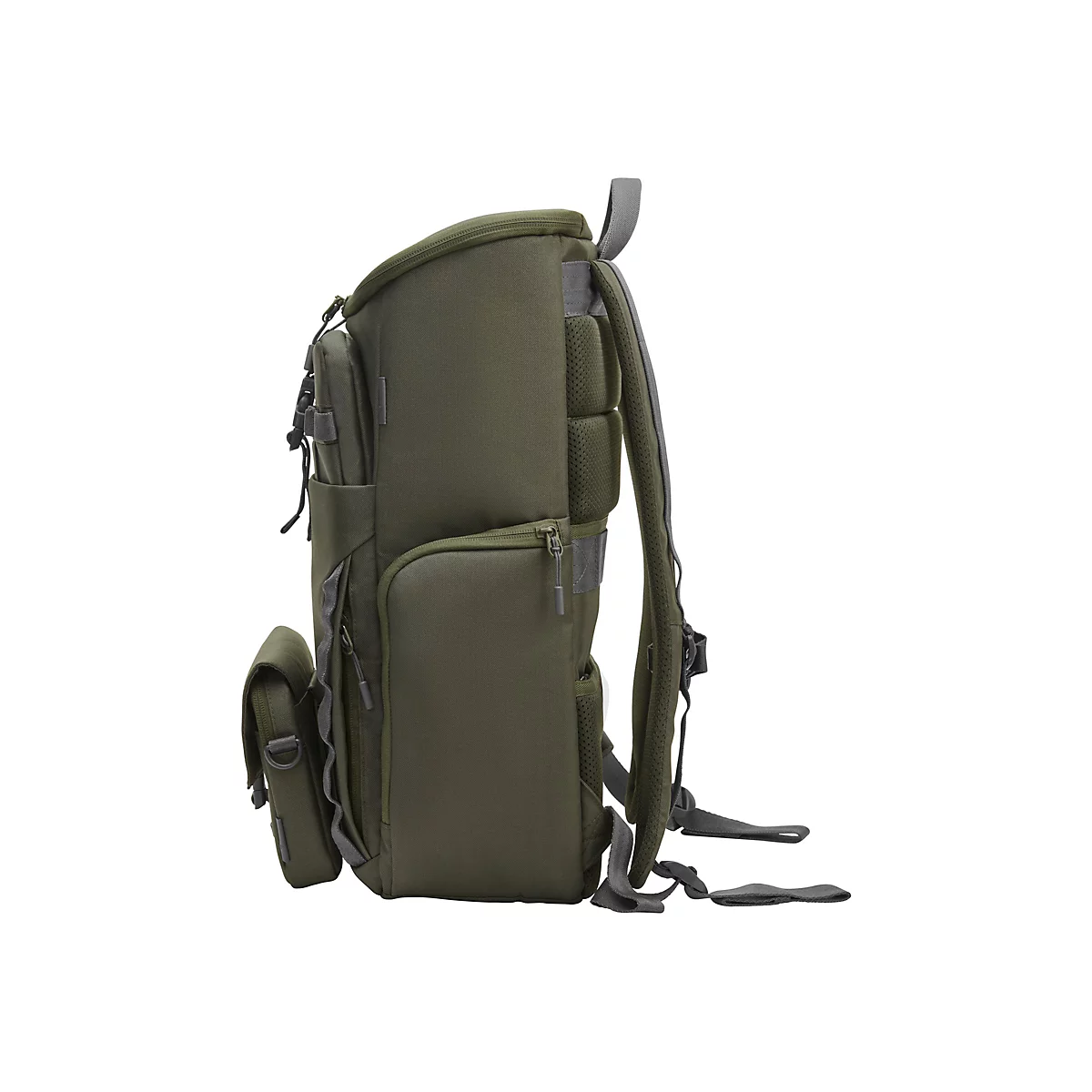 Grüner Rucksack im Profil vor weißem Hintergrund. Sichtbar sind mehrere Taschen, Reißverschlüsse und verstellbare Gurte.