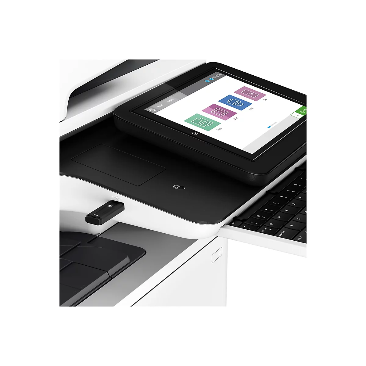 Nahaufnahme eines weißen Multifunktionsdruckers. Auf dem Touchscreen werden Optionen wie 'Kopieren', 'Scannen', 'Drucken' und 'Faxen' angezeigt. Eine Tastatur ist ebenfalls sichtbar.