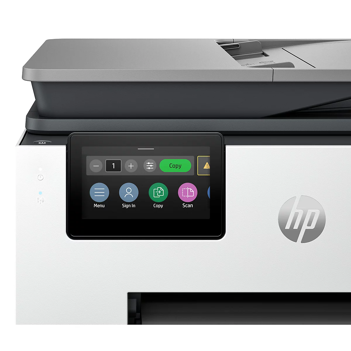 Close-up van een witte HP-printer met een zwart touchscreen. Het scherm toont opties zoals kopiëren en scannen.
