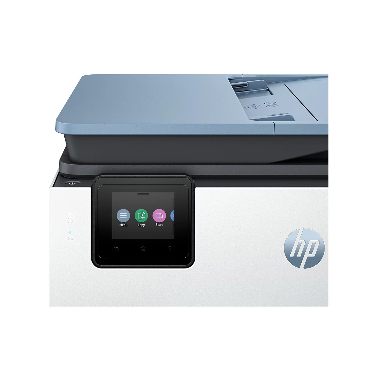 Nahaufnahme eines HP-Druckers. Auf dem Touchscreen-Display werden Optionen wie Menü, Kopieren und Scannen angezeigt. Das HP-Logo ist sichtbar.