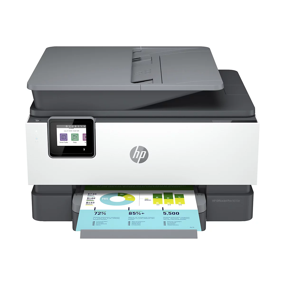 Ein weiÃŸer HP-Multifunktionsdrucker druckt ein Diagramm mit Statistiken aus. Auf dem Touchscreen werden Optionen angezeigt.