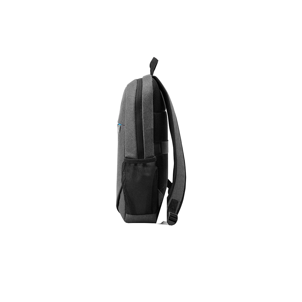 Grauer Rucksack im Profil, rechte Seite. Schwarze Netz-Seitentasche, blaues Detail, schwarze Schultergurte und Trageschlaufe.