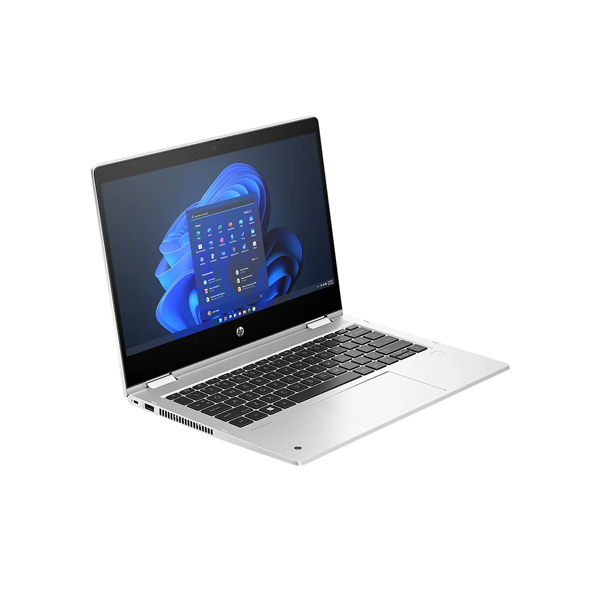 Ein silberner HP Laptop auf weißem Hintergrund. Der Bildschirm zeigt das Windows 11 Startmenü, das Gehäuse ist offen und die Tastatur sichtbar.