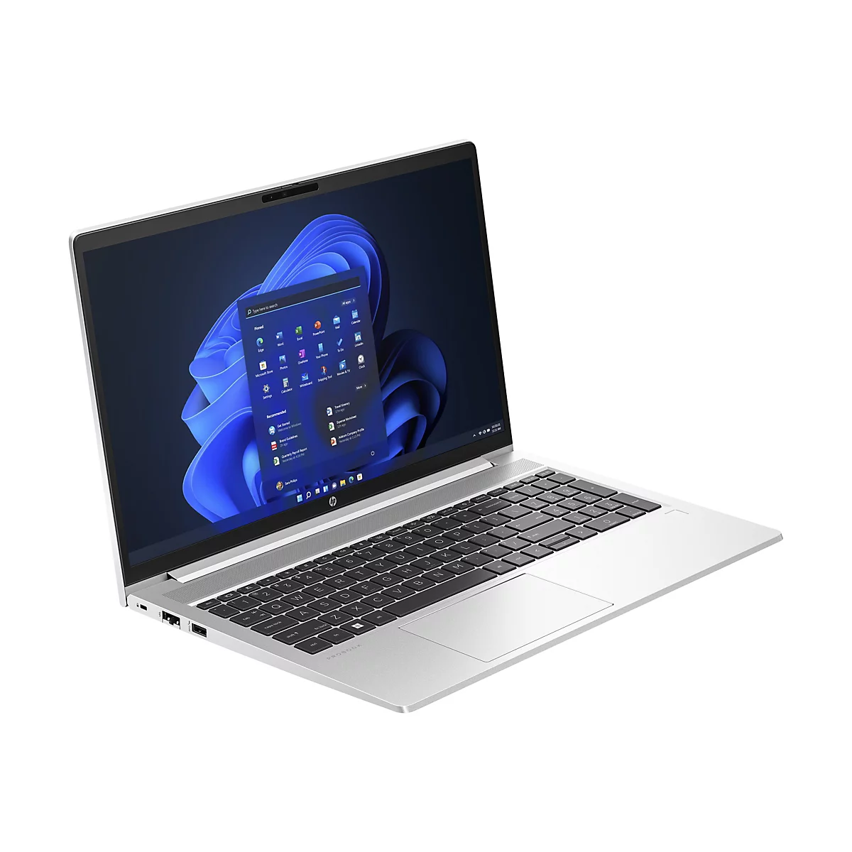 Silberner Laptop, leicht von oben, geÃ¶ffnet. Auf dem Bildschirm ist die Windows 11 OberflÃ¤che zu sehen. Tastatur, Touchpad und HP-Logo sind erkennbar.