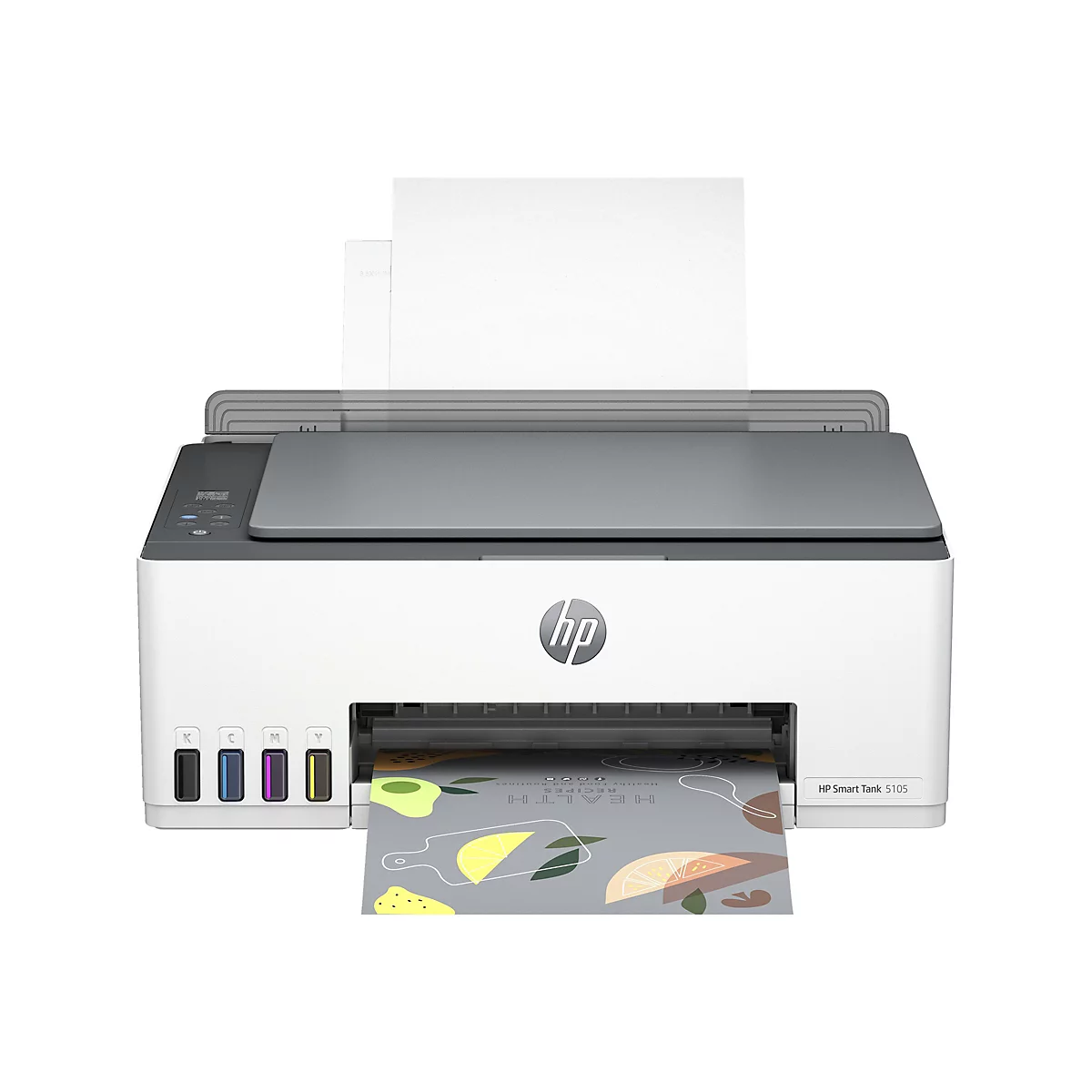 Ein weißer HP Smart Tank 5105 Drucker, aus dem ein Blatt Papier mit dem Aufdruck "HEALTH RECIPES" kommt.