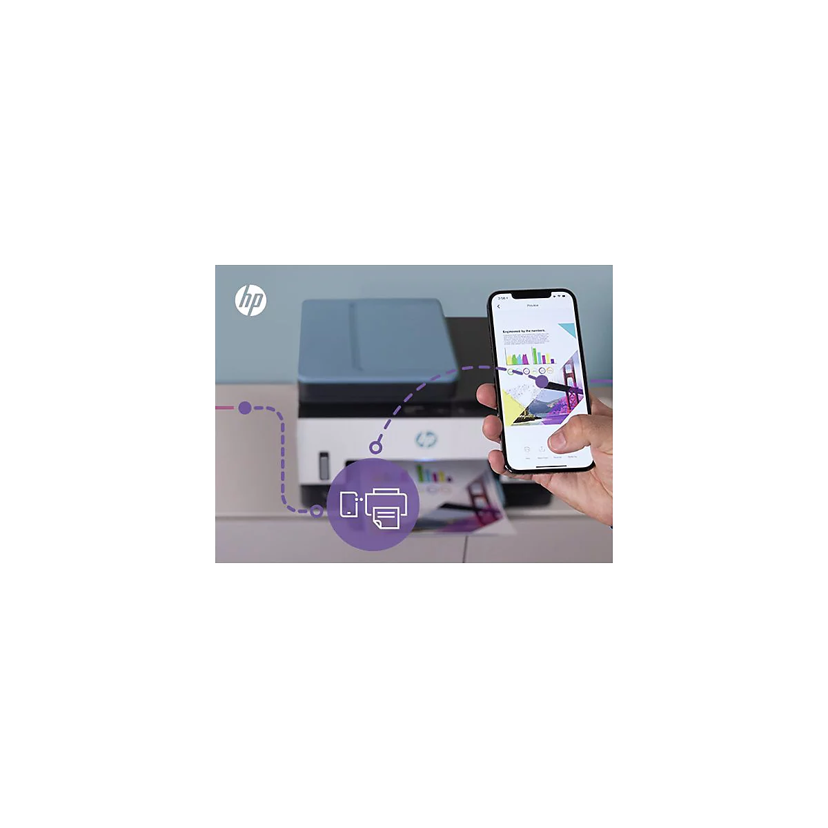 Smartphone steuert HP Drucker. Farbige Grafik mit Diagrammen auf dem Telefon-Display, HP Logo oben links.