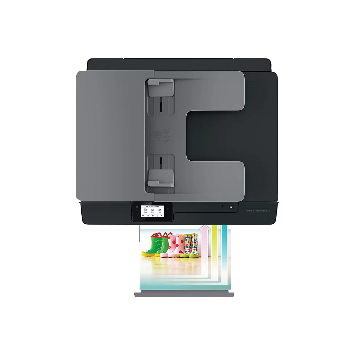 Draufsicht auf einen grauen HP Smart Tank Plus 655 Drucker. Auf einem gedruckten Blatt sind Gummistiefel abgebildet. Auf dem Display stehen Datum und Uhrzeit.