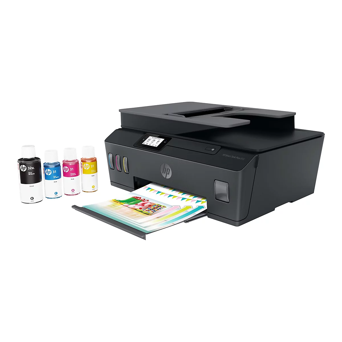 Ein schwarzer HP Smart Tank Plus 655 Drucker druckt ein farbiges Dokument aus. Dazu 4 Tintenflaschen.