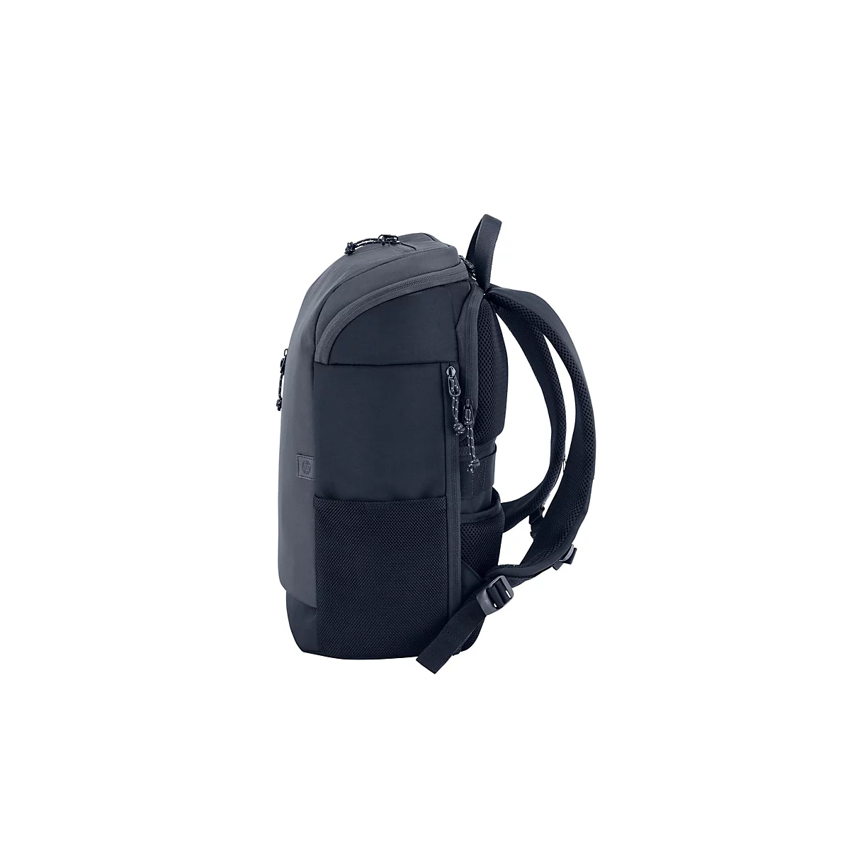 Ein dunkelblauer Rucksack, seitlich vor weißem Hintergrund. Der Rucksack hat zwei gepolsterte Schultergurte und viele Reißverschlusstaschen.