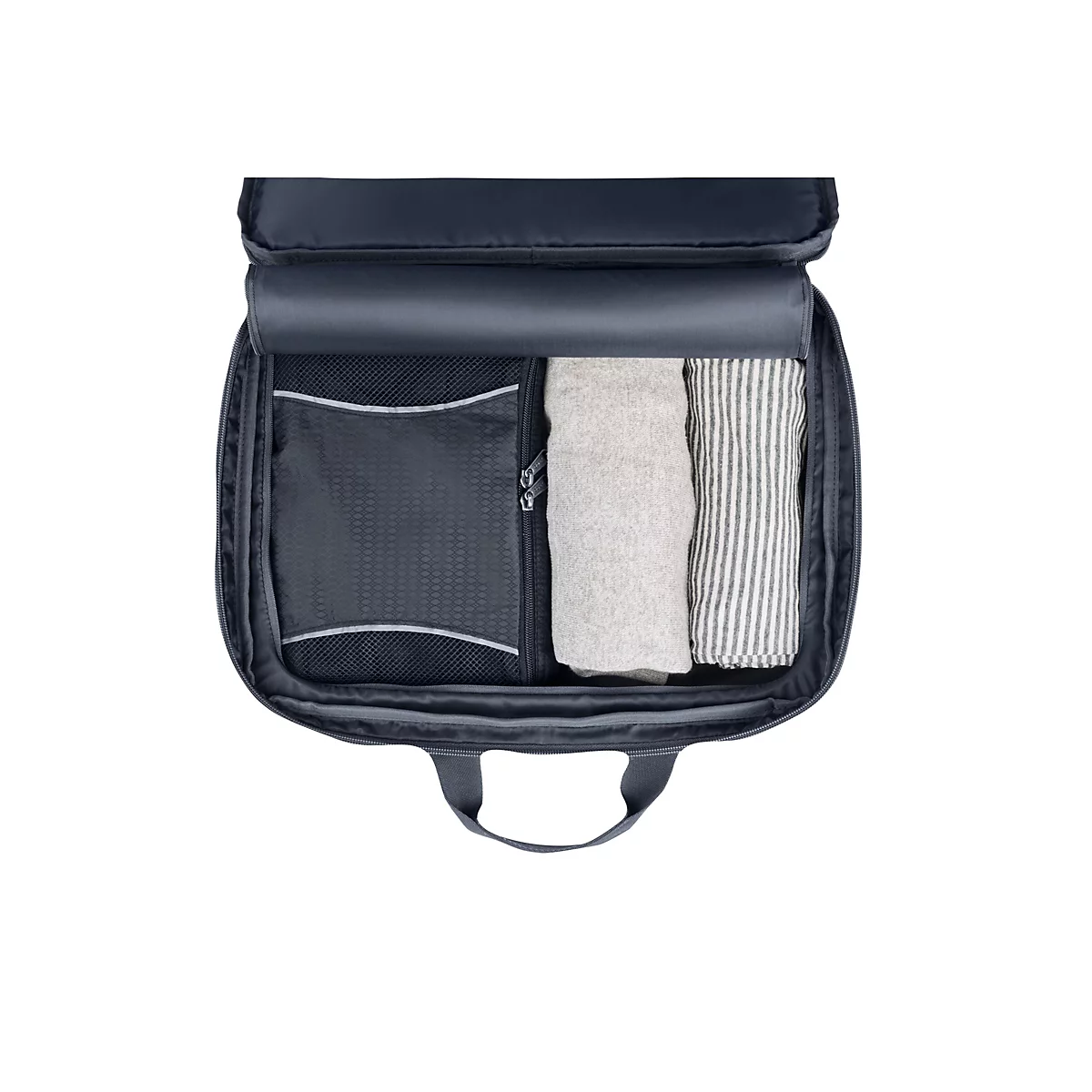 Dunkelblauer Koffer, oben offen mit Inhalt. Links eine schwarze Netz-Innentasche, rechts gerollte Kleidung.