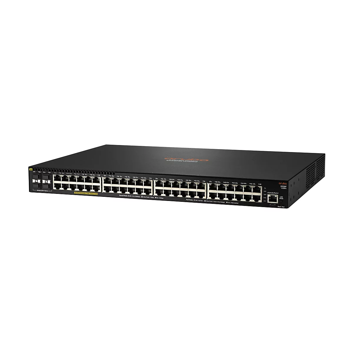 Ein schwarzer Aruba Netzwerkswitch, mit zahlreichen Anschlüssen und LED-Anzeigen, liegt auf einem weißen Hintergrund.