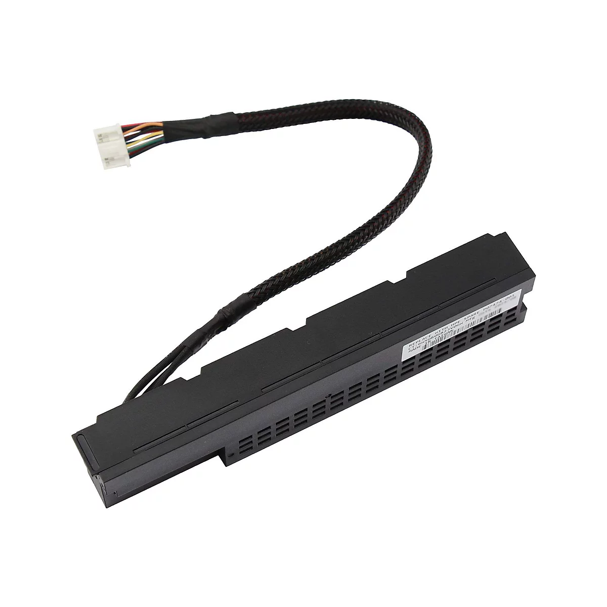 Schwarzes elektronisches Bauteil mit Kabeln und Stecker. Aufschrift auf dem Bauteil.