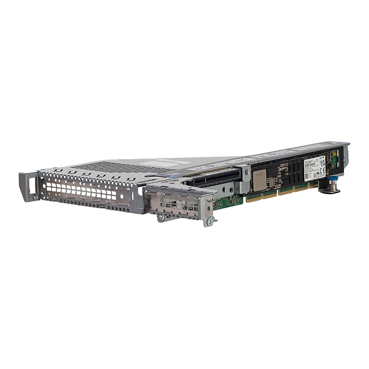 Ein Server-Controller vor weißem Hintergrund. Metall-Hardware mit vielen Anschlüssen und elektronischen Komponenten.