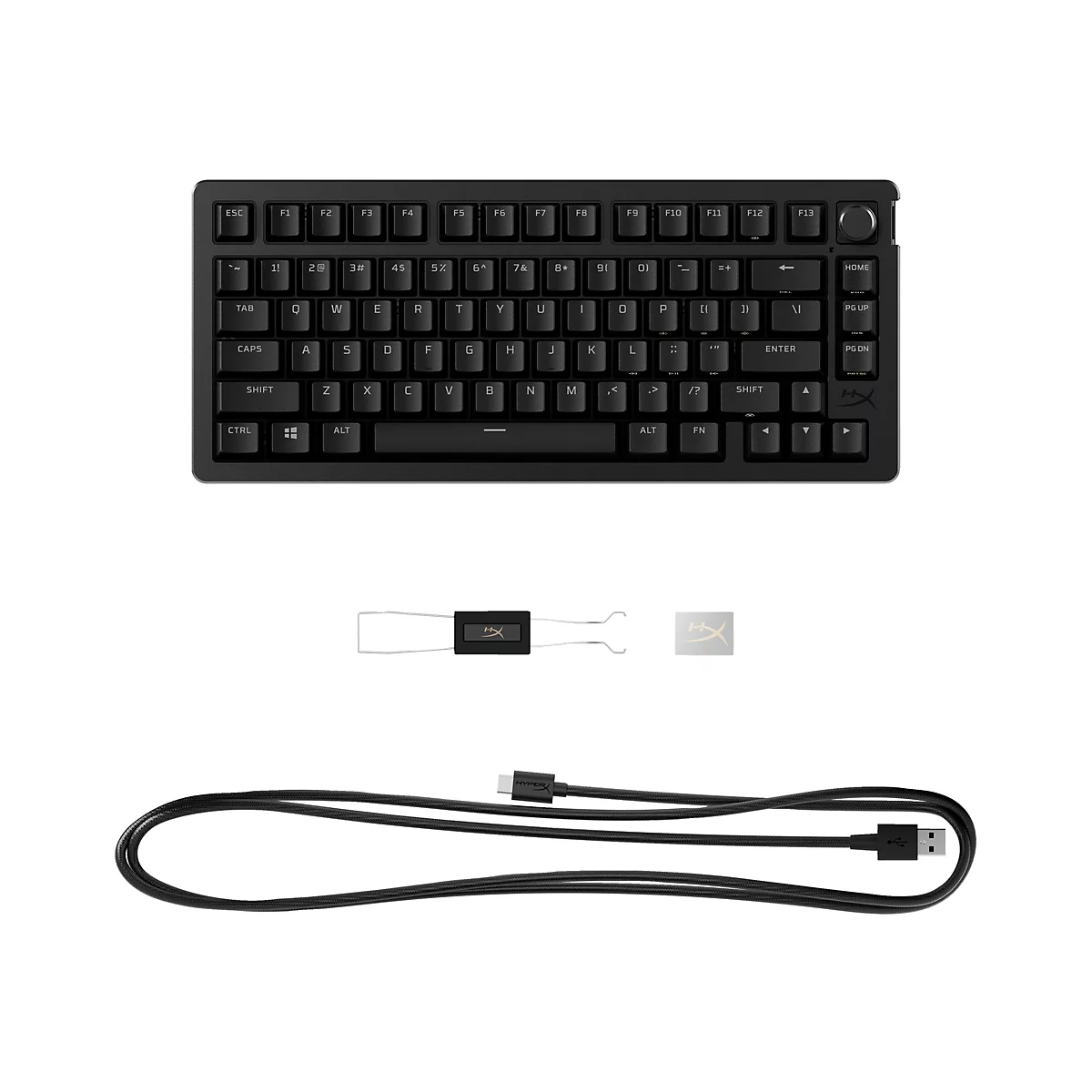 Schwarze Gaming-Tastatur, Kabel, Tastenkappen-Abzieher und Logo. Die Tastatur hat mehrere Tasten und das HyperX-Logo.