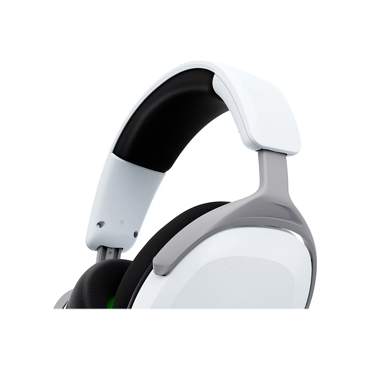 Gros plan sur un casque de jeu blanc avec des coussinets noirs, des accents gris et la lettre 'R'.