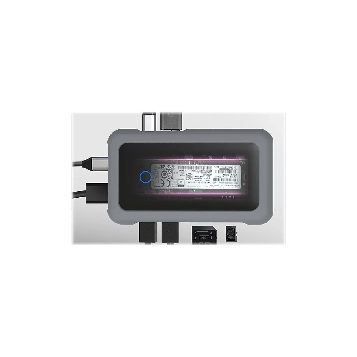 Grauer USB-C-Hub mit verschiedenen Anschlüssen, einschließlich SD-Kartenleser. Im Inneren ist eine Platine mit Texten sichtbar.