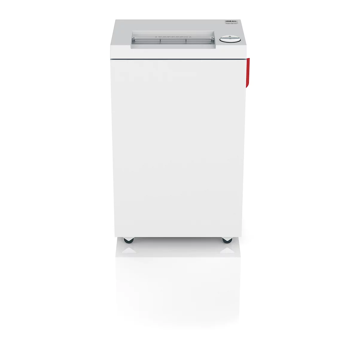 Ein weißer Aktenvernichter, Vorderansicht, auf weißem Hintergrund. Oben ein Papiereinzug, rechts ein roter Hebel.