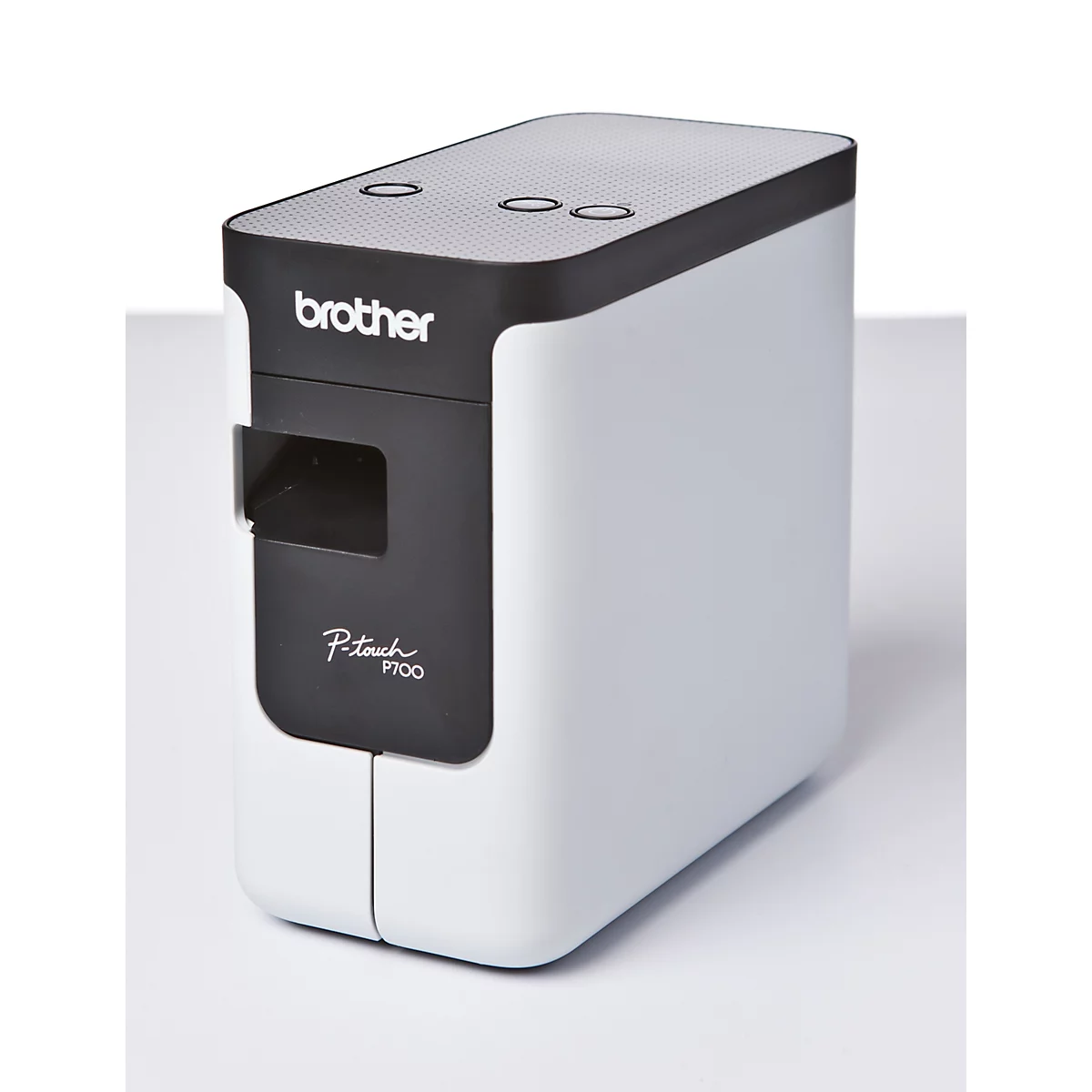 Imprimante d'étiquettes Brother P-touch P7100. Boîtier blanc avec façade noire et logo.