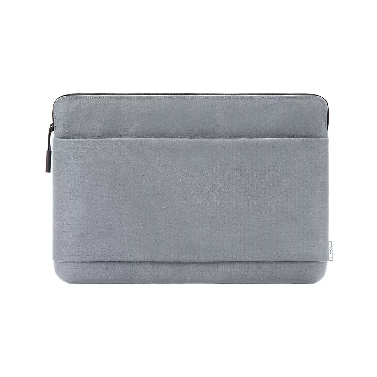 Graue Laptoptasche mit Reißverschluss, rechteckig. Ein kleines Logo ist unten rechts angebracht.