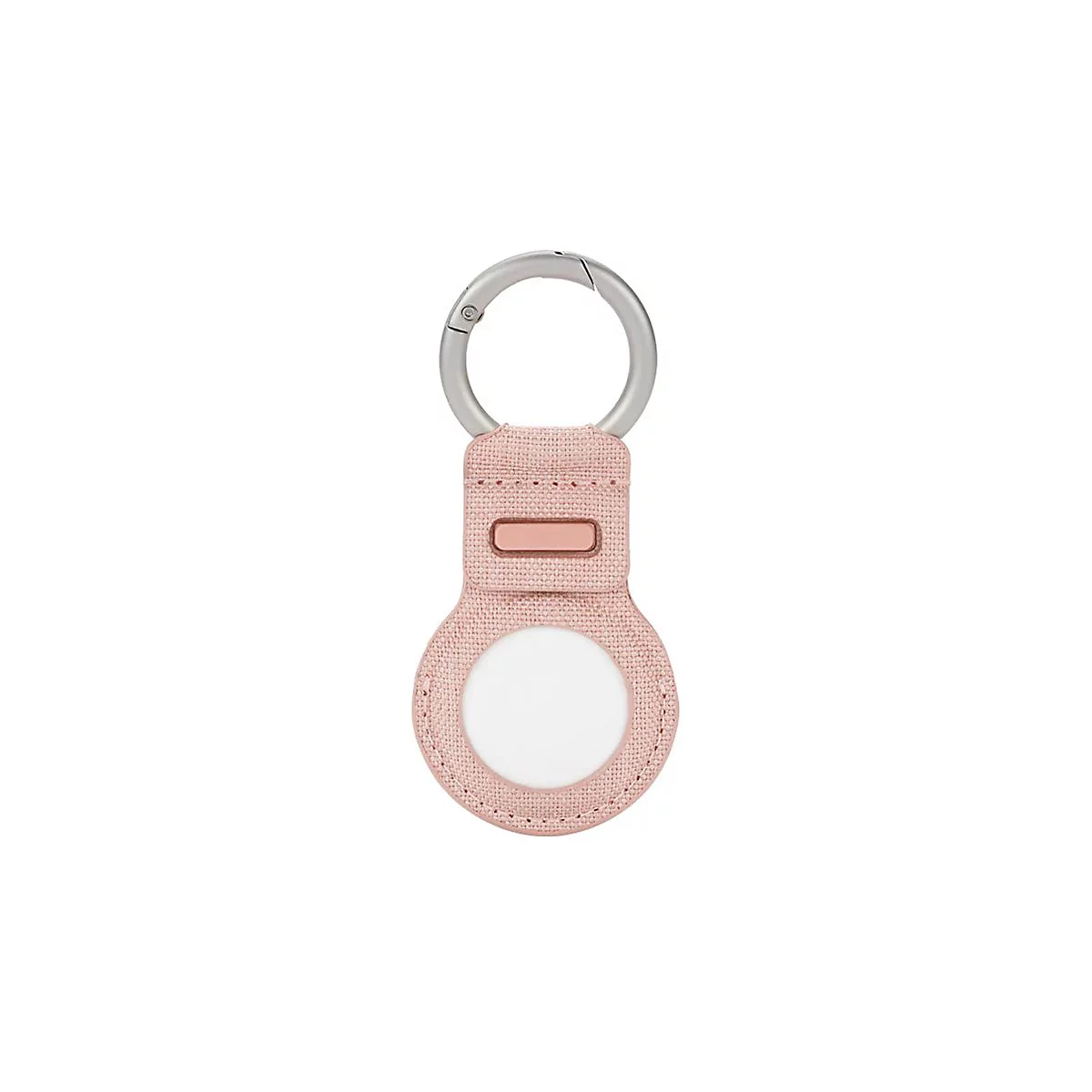 Hellrosa AirTag-Halterung mit silberfarbenem Karabinerhaken. Die Halterung hat eine runde Aussparung für das AirTag und eine schmale Öffnung.