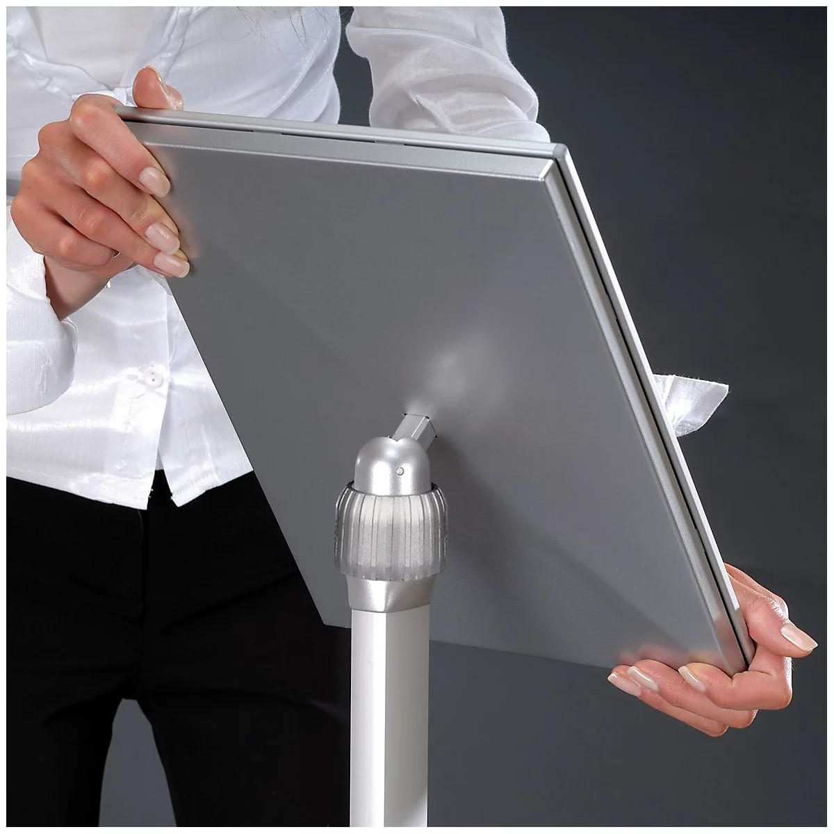 Infoständer Update Display, DIN A3, höhenverstellbar, neigbar, 25 mm Klapprahmen, Aluminium, silber