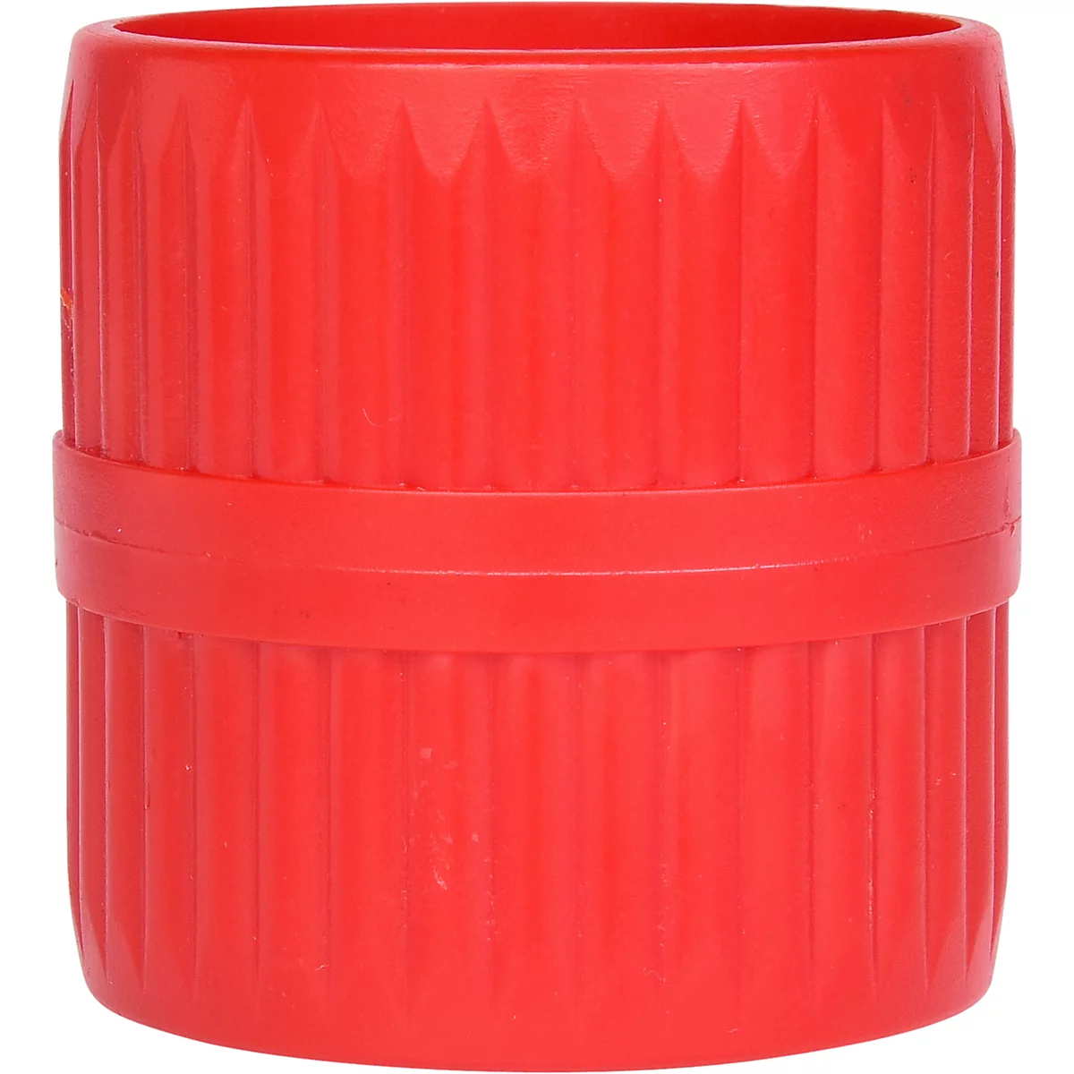 Ein roter, zylindrischer Behälter. Die Oberfläche ist geriffelt, mit einer horizontalen Vertiefung in der Mitte.
