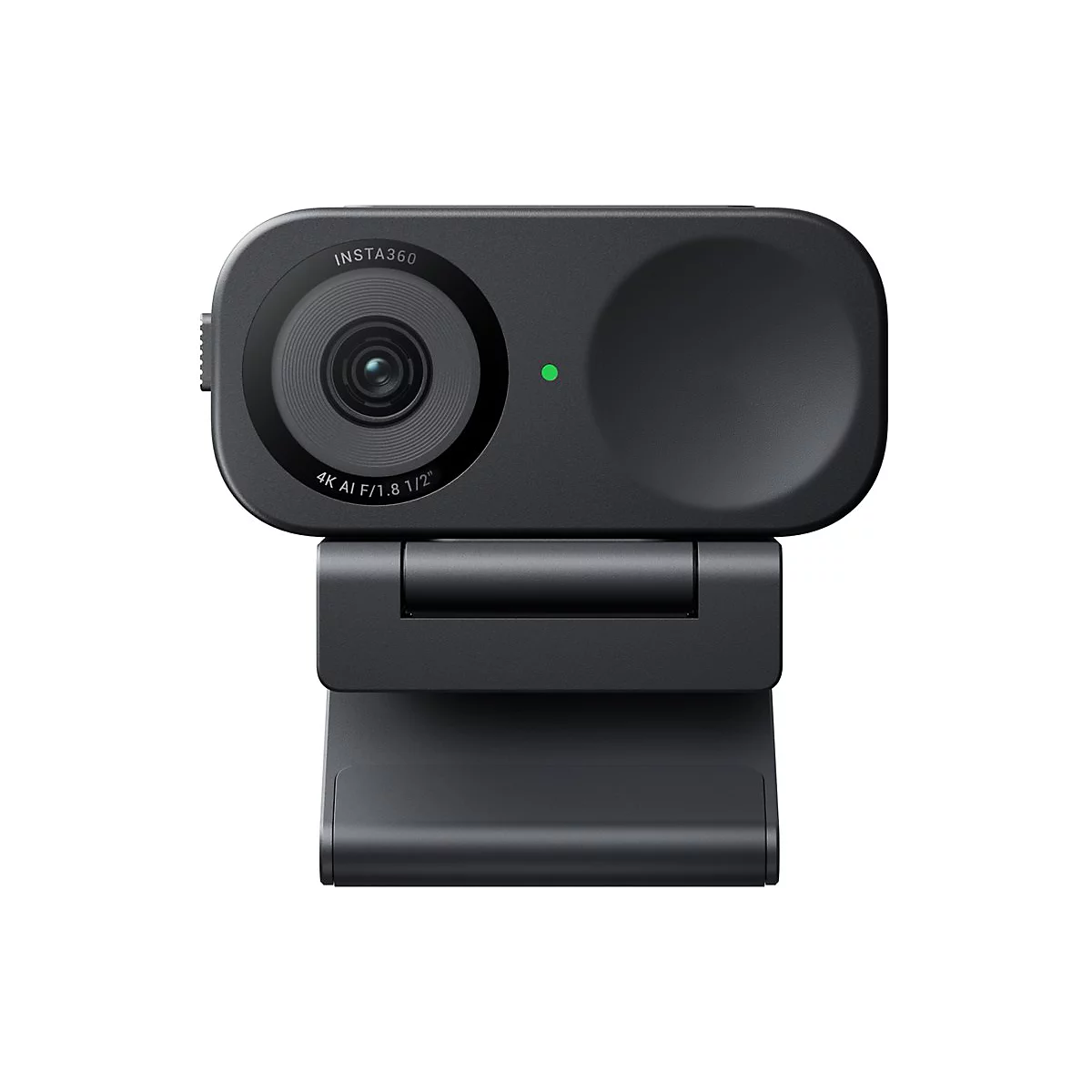 Schwarze Insta360 Webcam mit 4K-Objektiv auf einem Monitorständer, grüne Statusleuchte leuchtet.