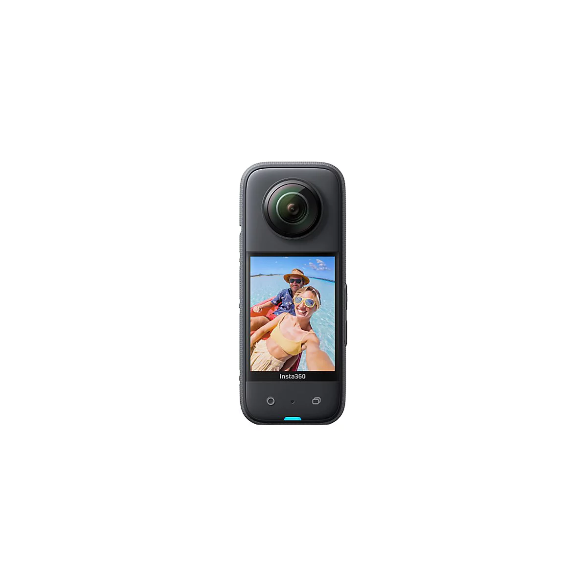 Schwarze Insta360 Kamera mit Display, das ein Paar im Boot zeigt, isoliert auf weißem Hintergrund.