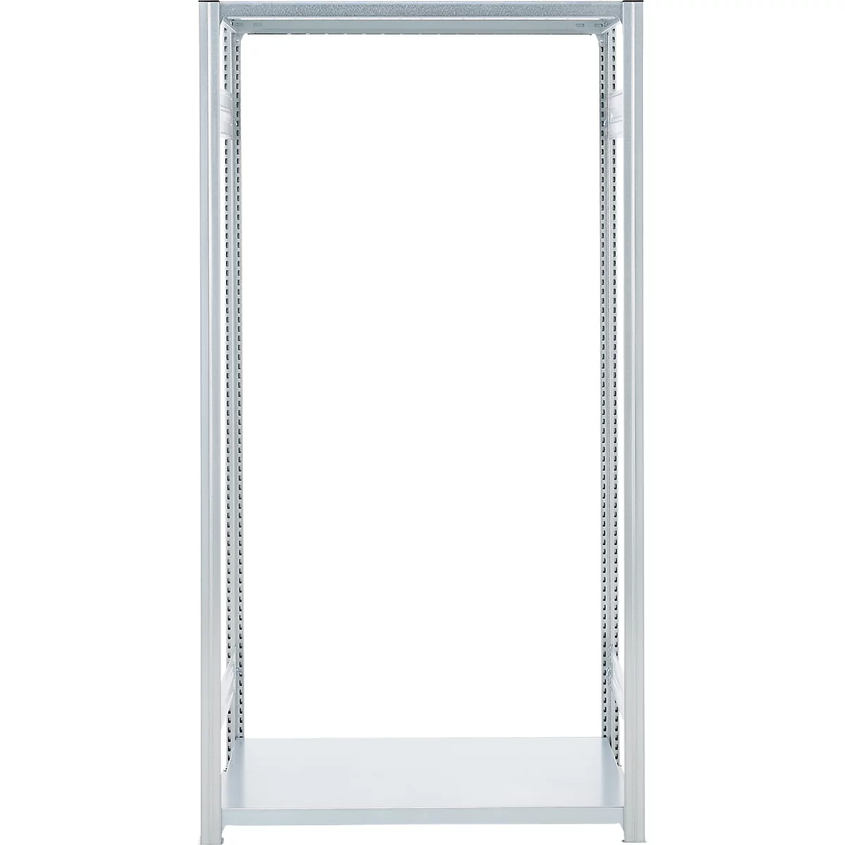 Leeg, wit metalen rek tegen een witte achtergrond. Het rek heeft een onderste plank.