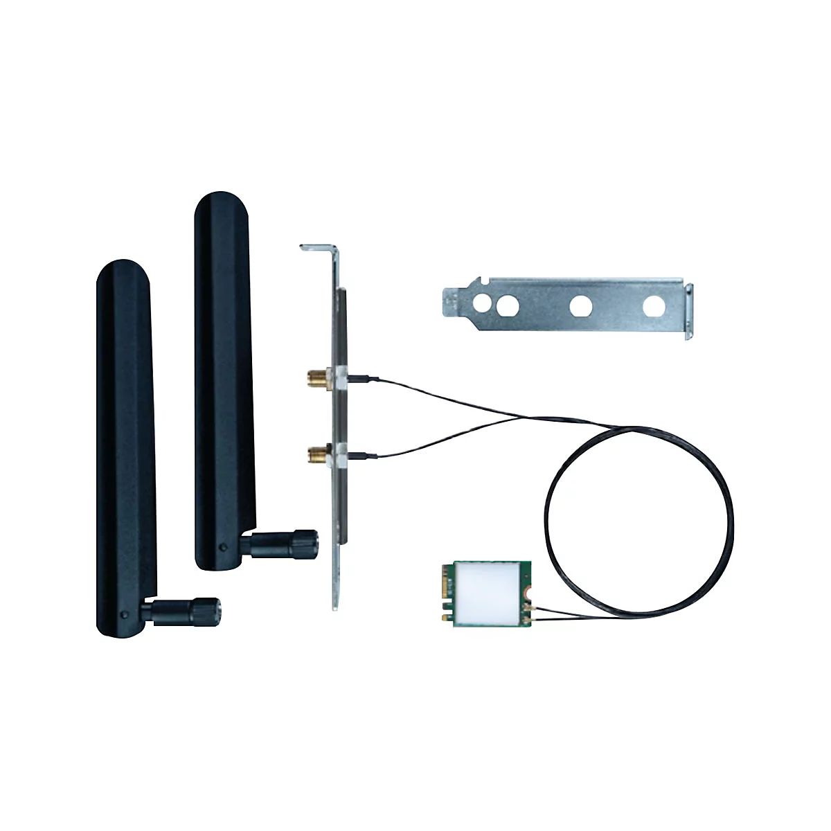 WLAN-Antennen-Set mit Slot-Blech, Kabeln und einer kleinen PCIe-Netzwerkkarte vor weißem Hintergrund.