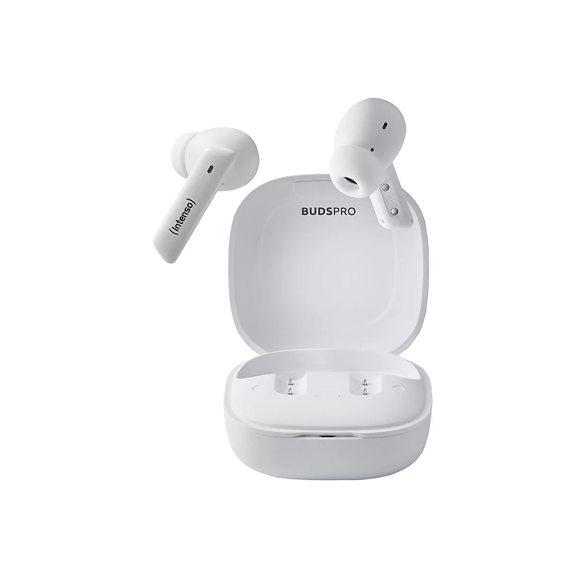 Weiße In-Ear-Kopfhörer mit Ladestation. Auf einem Kopfhörer steht (intenso), auf der Ladestation BUDSPRO.