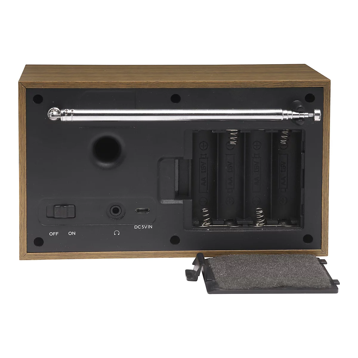 Rückseite eines Radios mit Holzoptik, offenes Batteriefach, Antenne und Anschlüssen.