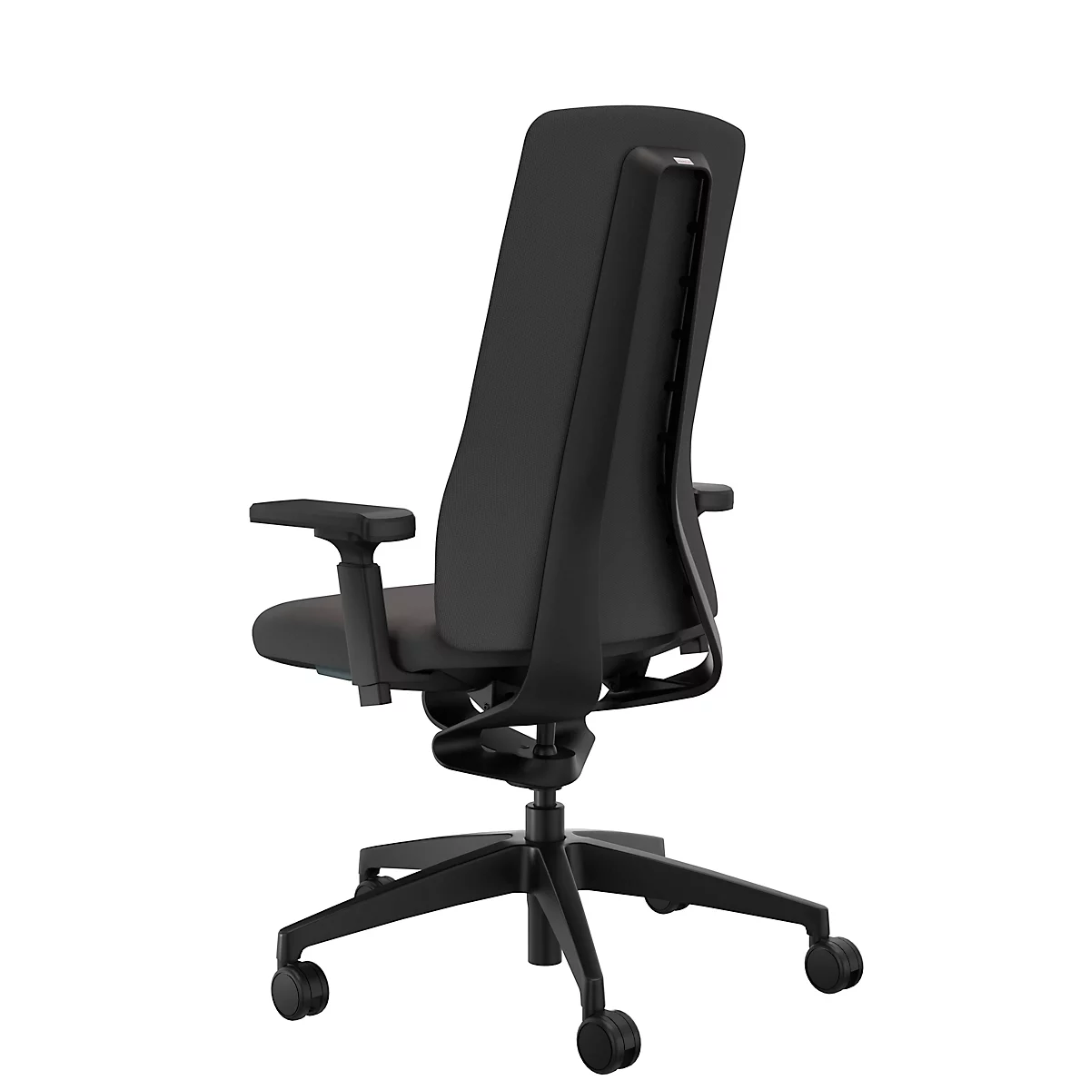 Chaise de bureau noire, vue arrière. Haut dossier, accoudoirs, roulettes.