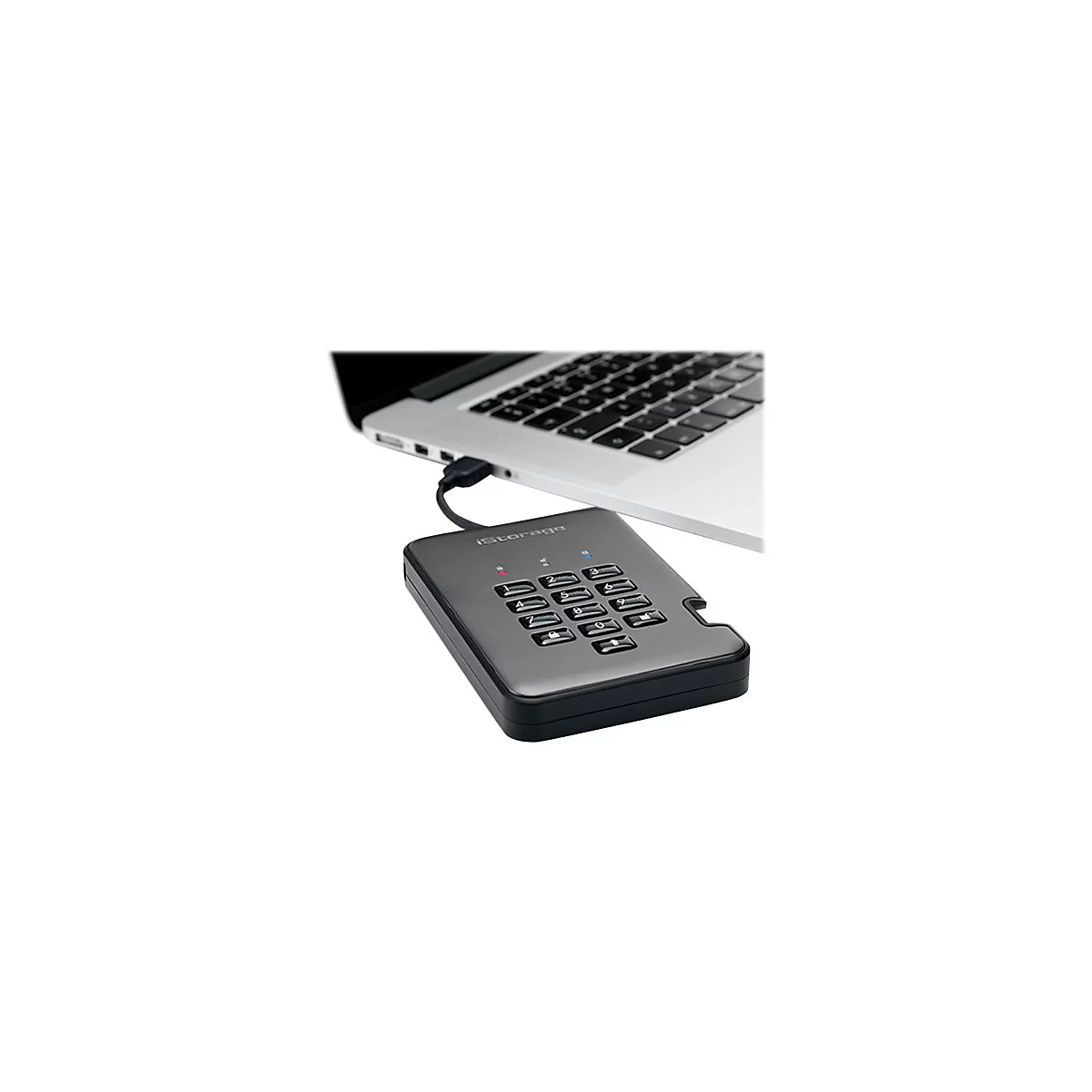 Schwarze Festplatte mit Tastatur und Laptop verbunden.