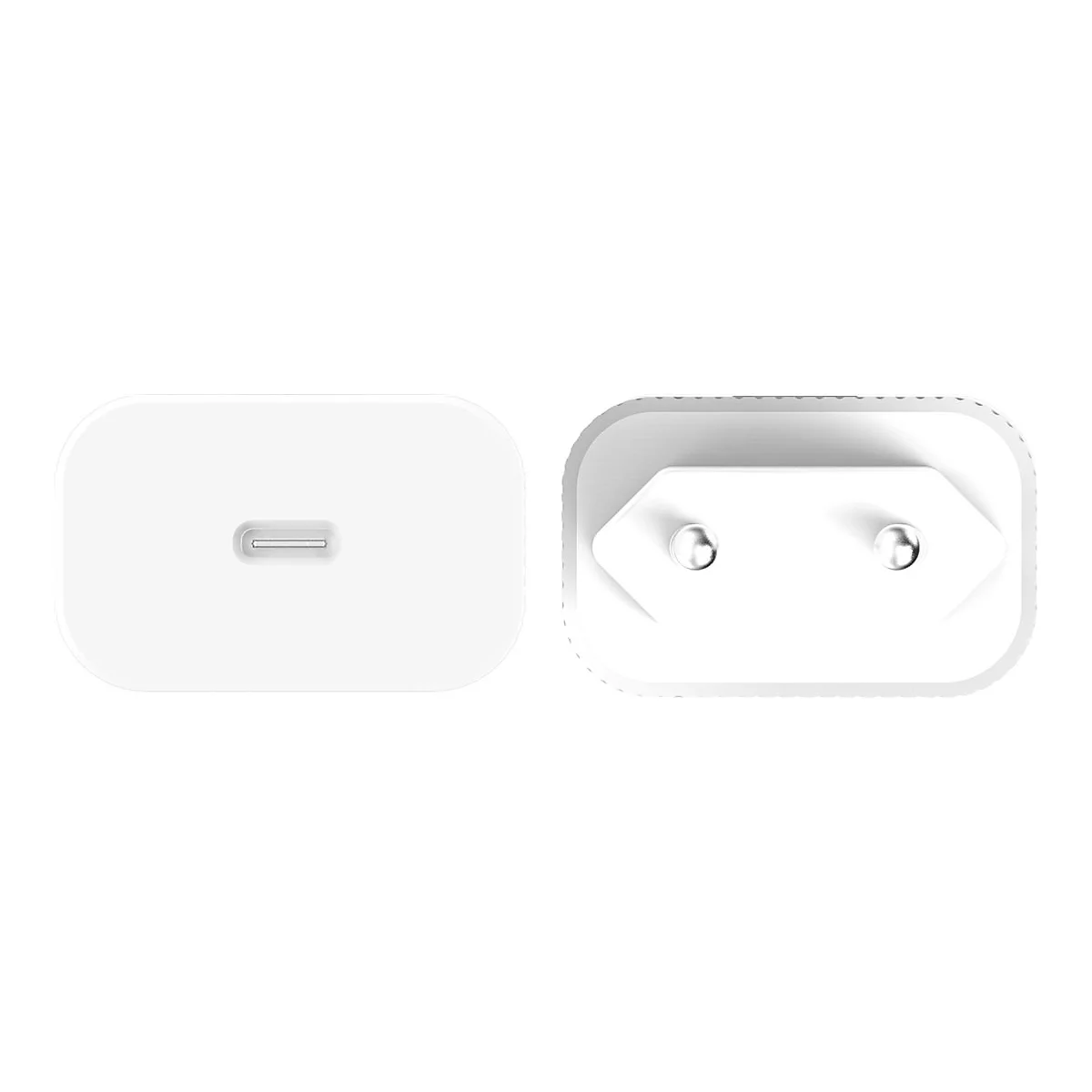 Deux chargeurs blancs. Un avec un port USB-C, l'autre avec deux points de contact ronds.