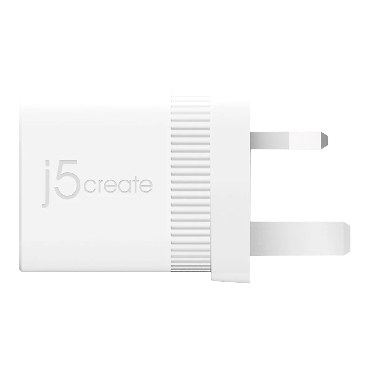 Prise blanche avec l'inscription "j5 create". Deux broches métalliques dépassent.