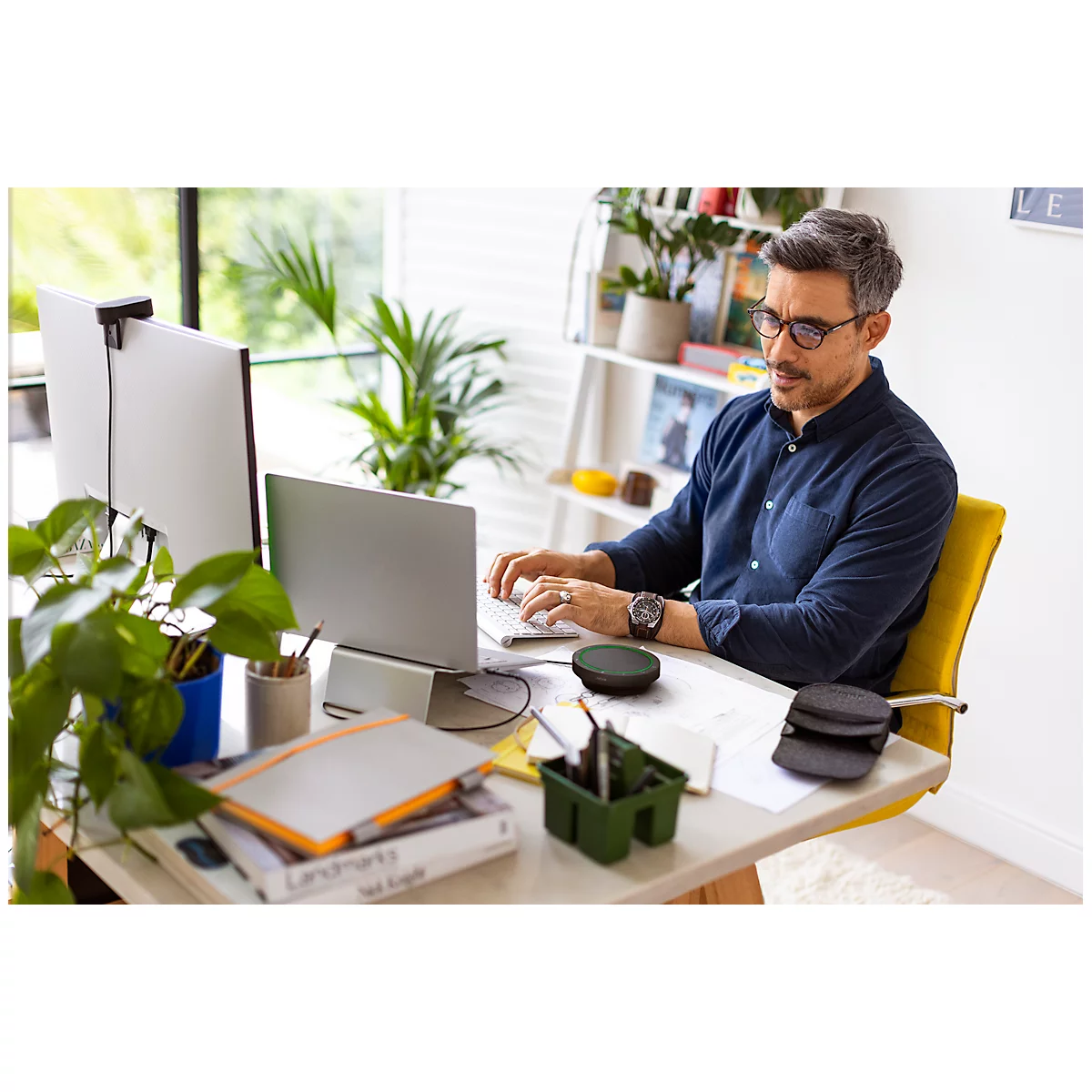 Jabra Speak2 55 solution mains libres pour conférences, 4 microphones, optimisé UC, sans fil, connexion USB-C/-A, Bluetooth, gris foncé