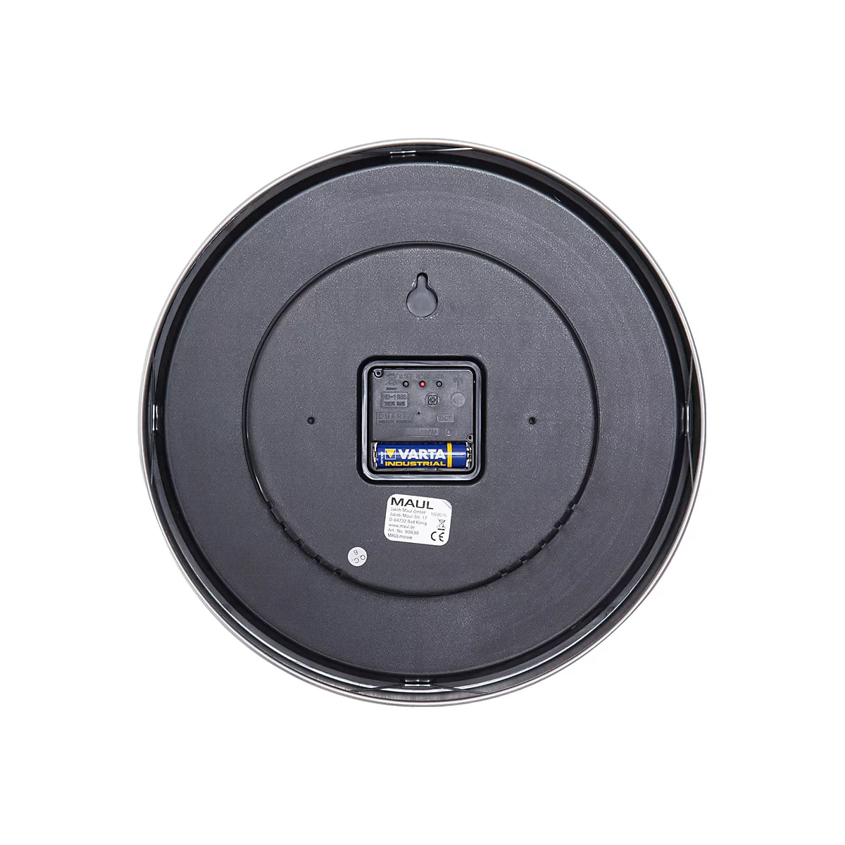 Rückseite einer runden Wanduhr mit Varta-Batterie im Batteriefach und Maul-Produktaufkleber.
