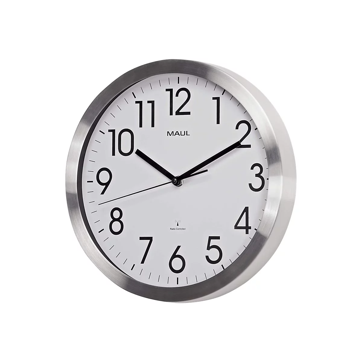 Runde Wanduhr mit silbernem Metallrahmen, weißem Zifferblatt und schwarzen arabischen Ziffern der Marke Maul.