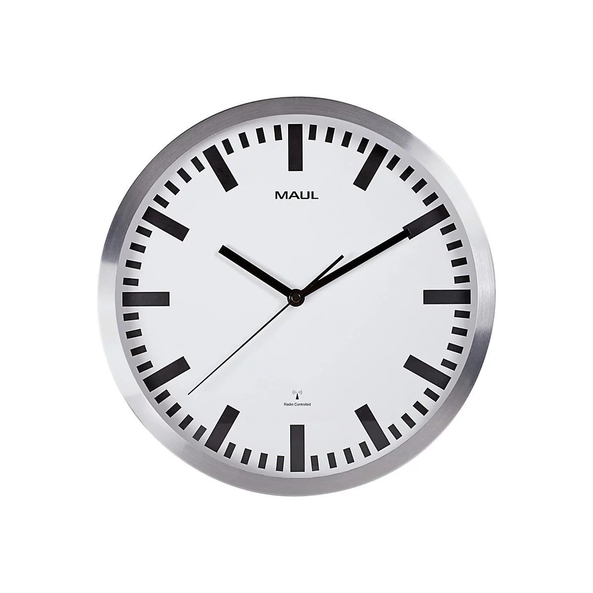 Analoge Wanduhr mit weißem Zifferblatt, schwarzen Balkenmarkierungen und silbernem Metallrahmen.