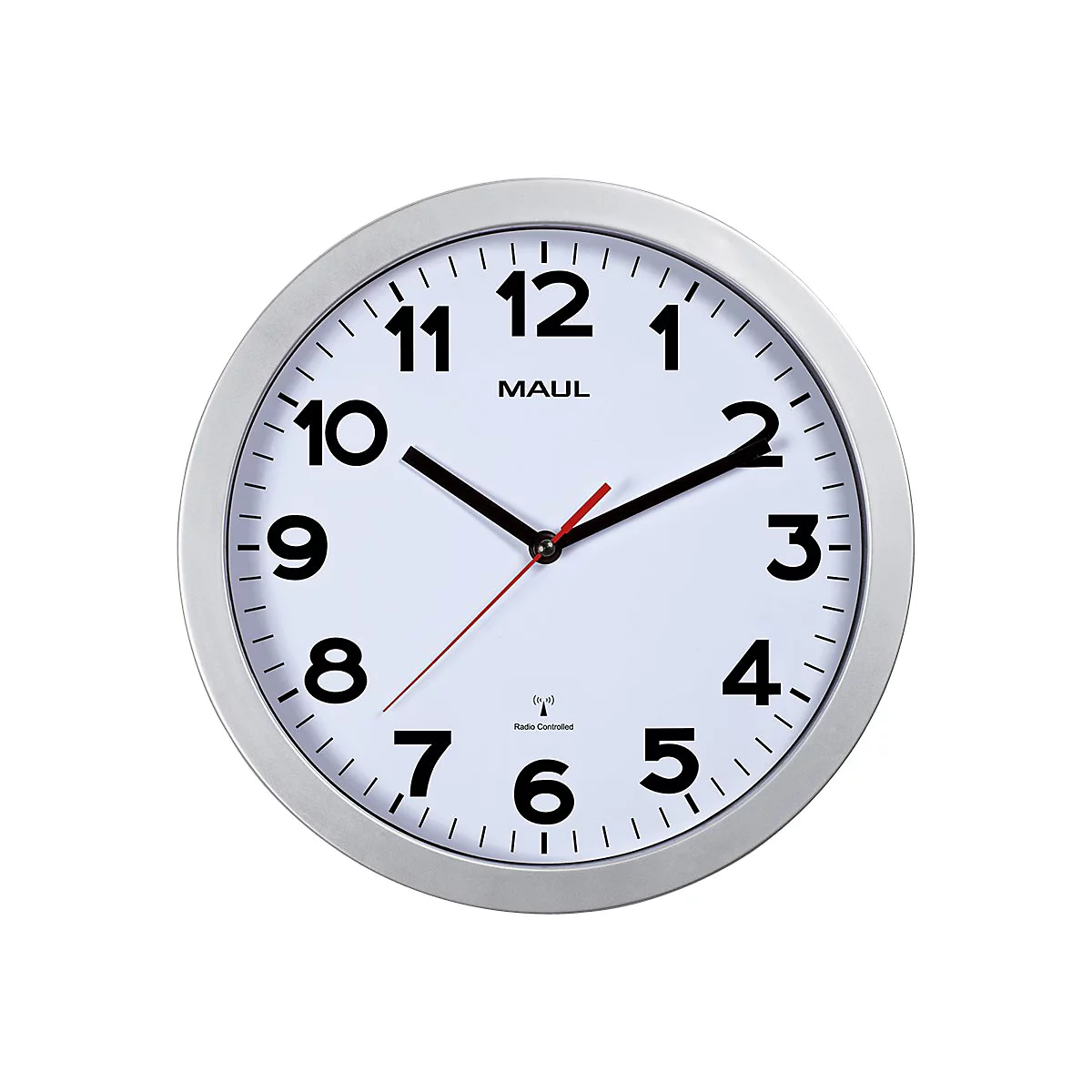 Analoge Wanduhr mit silbernem Rahmen, weißem Ziffernblatt und schwarzen Ziffern. Die Marke Maul ist aufgedruckt.