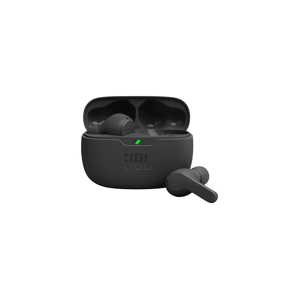 Schwarze JBL In-Ear-Kopfhörer mit offenem Ladecase vor weißem Hintergrund.