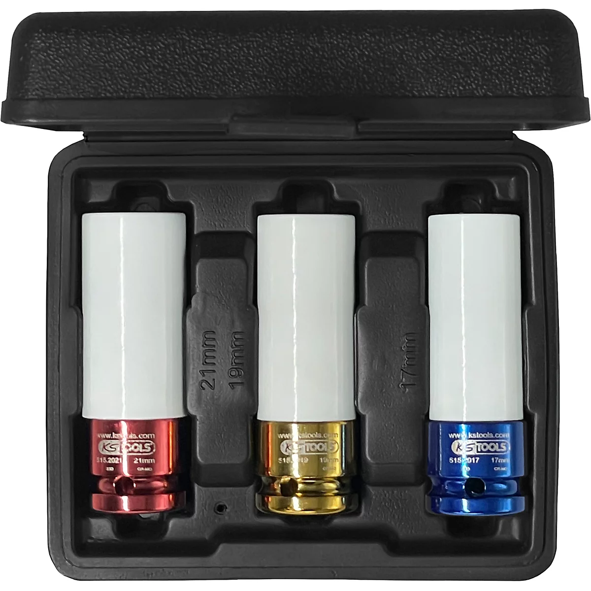 Jeu de douilles dans un étui noir. 3 douilles de couleurs différentes : rouge, or et bleu. Inscription KS Tools, dimensions en mm.