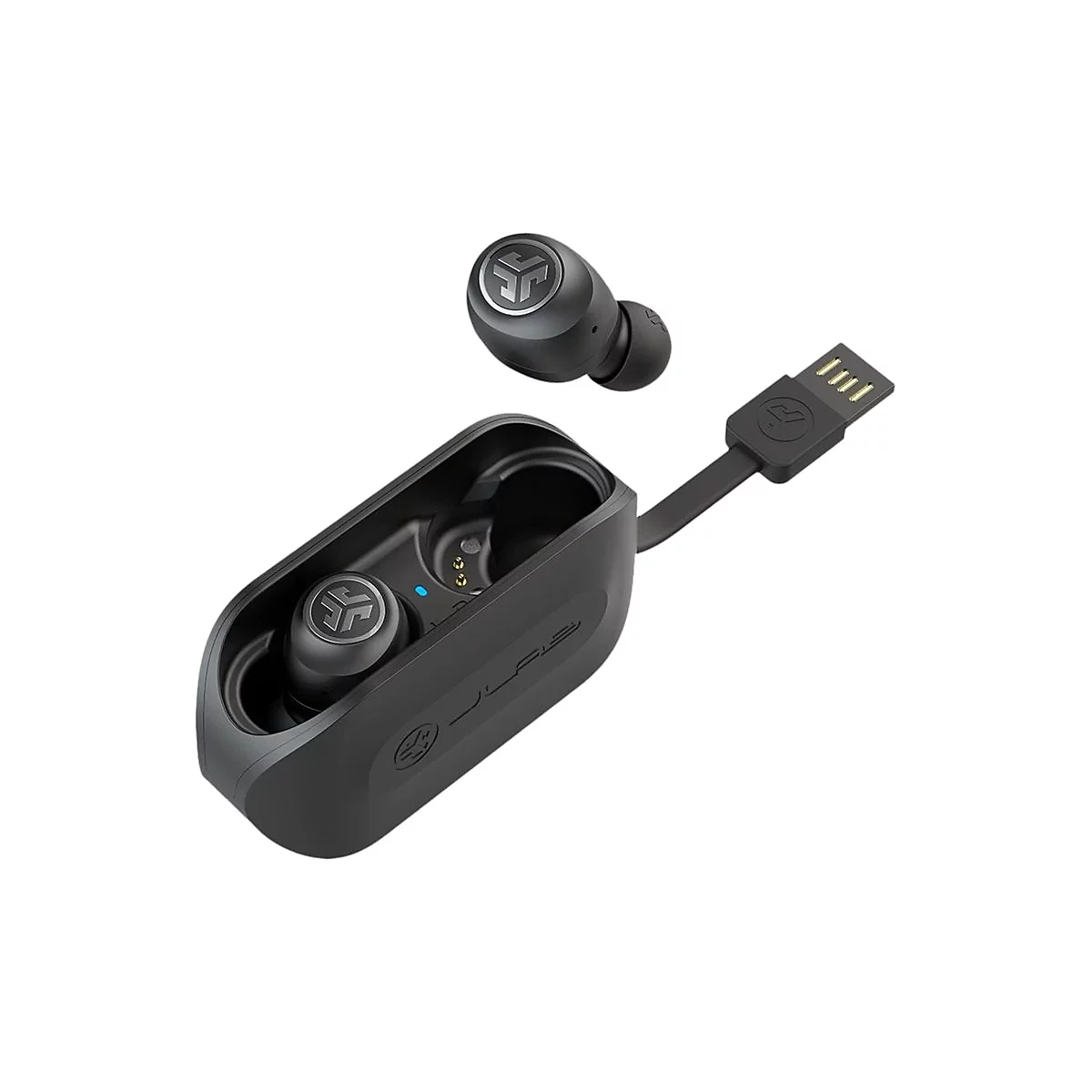 Schwarze JLab In-Ear-Kopfhörer mit Ladecase und integriertem USB-Stecker vor weißem Hintergrund.