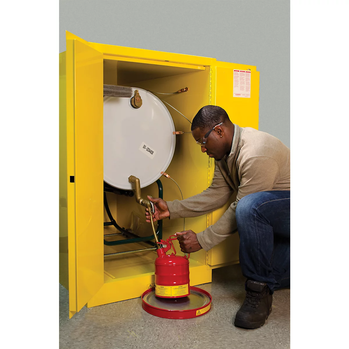 Justrite horizontale FM-veiligheidsopslagkast Drum Sure-Grip® EX, tot 200 liter, handmatig sluitende deuren, geel