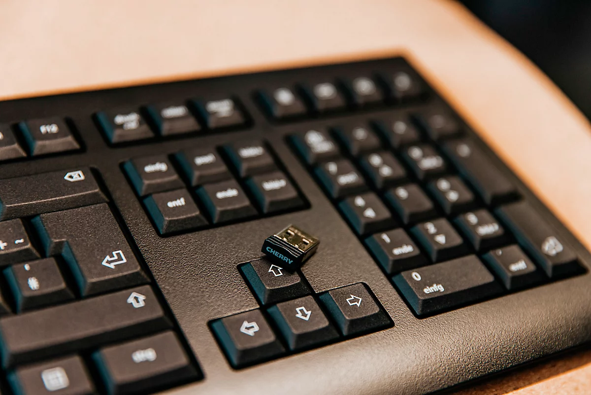 Kabellose Tastatur CHERRY KW 3000, QWERTZ, bis 10 m, USB, inkl. Nummern- & Cursorblock, schwarz