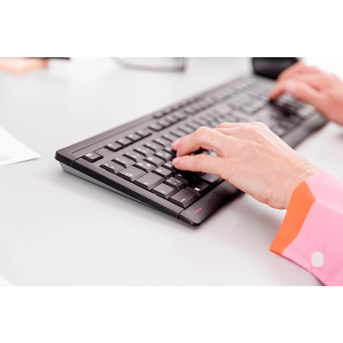 Kabellose Tastatur Cherry STREAM KEYBOARD WIRELESS, QWERTZ, Ziffernblock, 10 Zusatztasten, bis 10 m, USB-A, Blauer Engel, schwarz