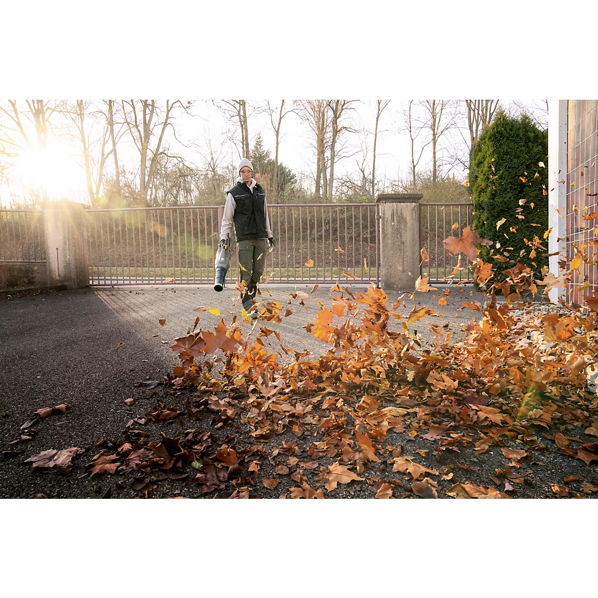 Kärcher LBB 930/36 Bp Pack, souffleur de feuilles sans fil, jusqu'à 930 m³/h, jusqu'à 60 m/s, jusqu'à 50 min, bandoulière inclus, sans batterie, sans chargeur